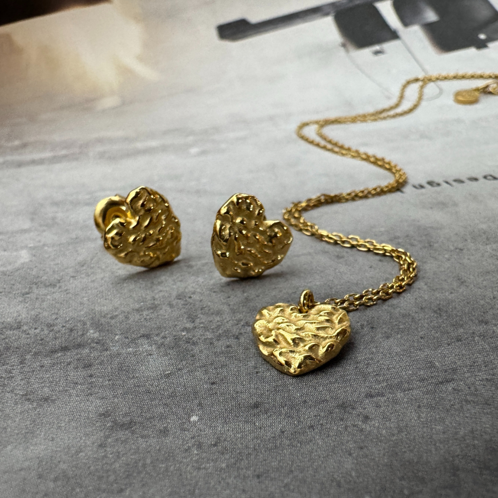 Cinta halskæde & ørestikker sæt