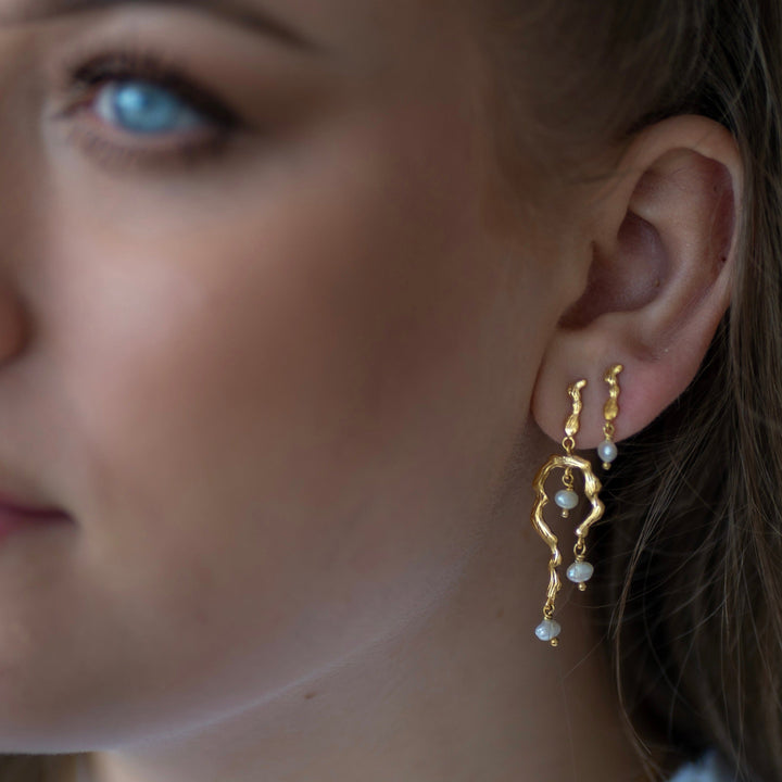 Lærke Bentsen x Sistie - Long Earrings Gilded with freshwater pearls