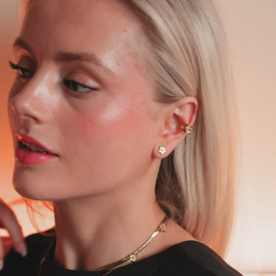 Camellia - Ear cuff Forgyldt