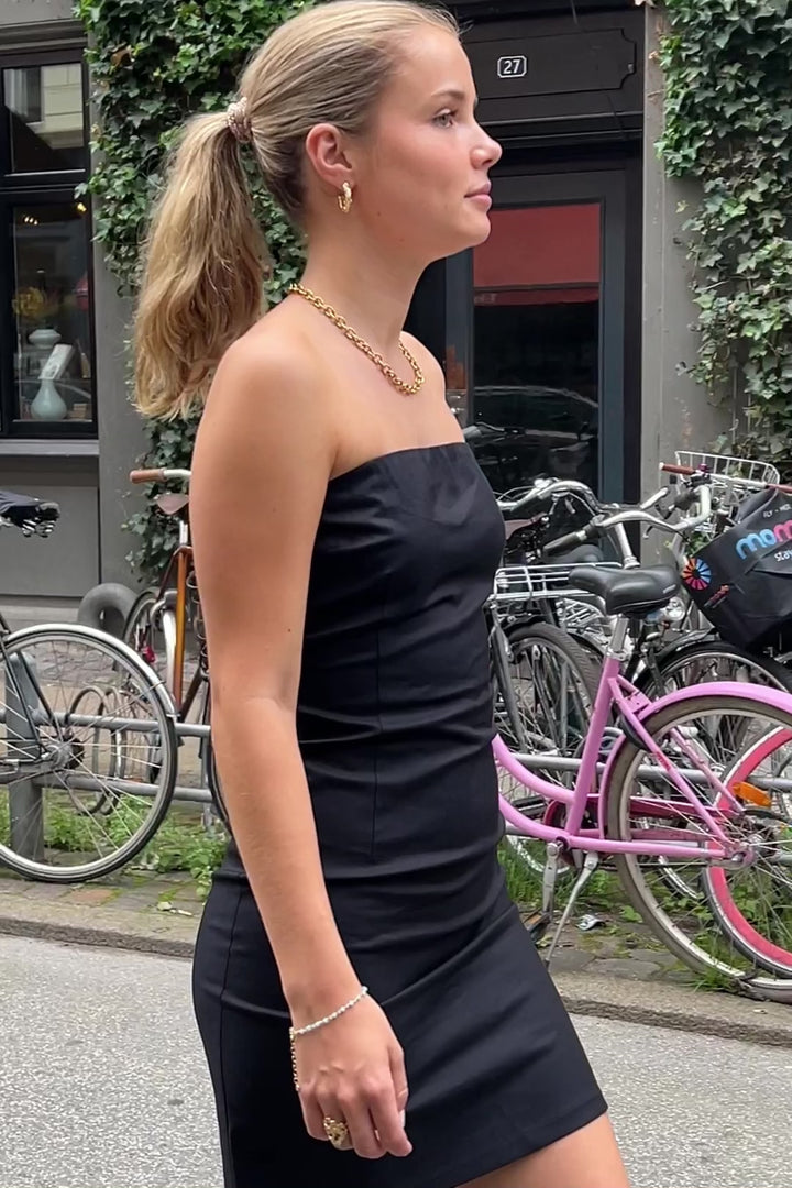 Savannah x Sistie - Black Dress