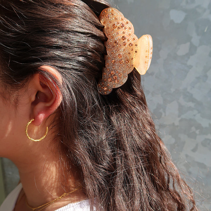 Filuca hair clip in cream color can be used in both thick and thin hair